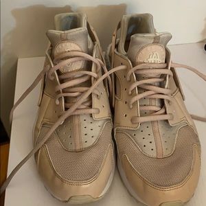 NUDE NIKE AIR HUARACHE